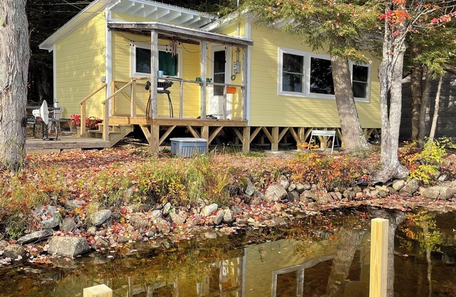 Cozy cottage in charming Lincoln, ME with AC