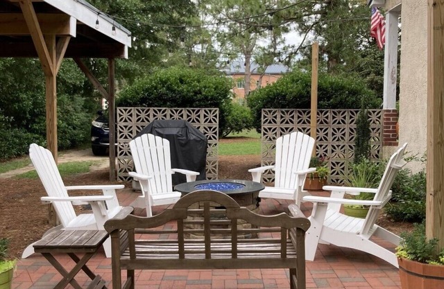 Cozy Cottage in Old Town Pinehurst - Sleeps 8- Wifi