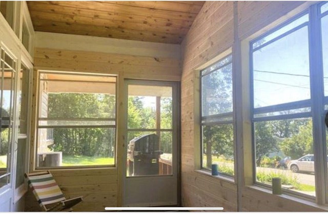 Cozy Cottage in Sweet Lakeshore Heights