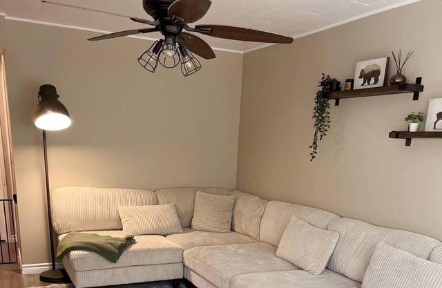 Cozy cottage in the woods (family & pet-friendly!)
