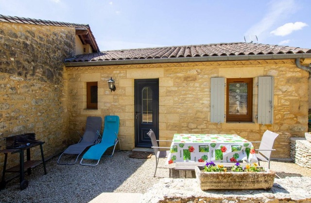 Cozy Cottage Near Top French Villages, Forest Views, BBQ, Baby Gear
