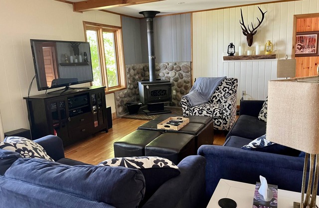 Cozy Cottage on Lake Superior with Private Beach