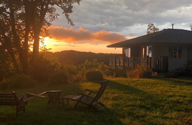 Cozy cottage overlooking Lake Pepin