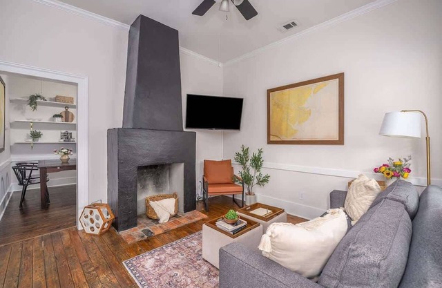 Cozy Cottage Retreat| Parking and Private Patio