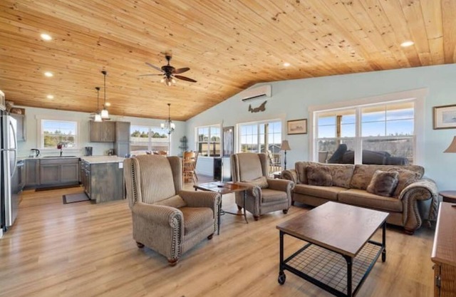 Cozy cottage with amazing river views!