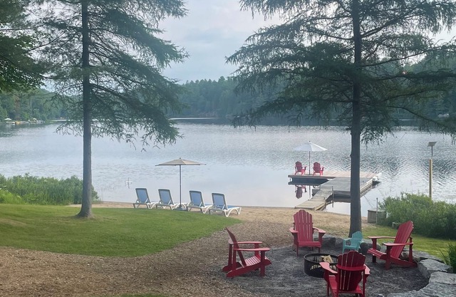 Cozy Cottage with Amazing View, Beach on Quiet Lake