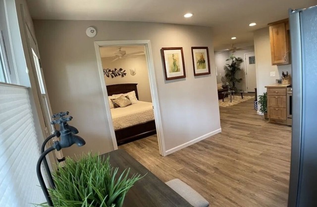 Cozy cottage with 1 bedroom and WiFi, AC in enjoyable Grass Valley
