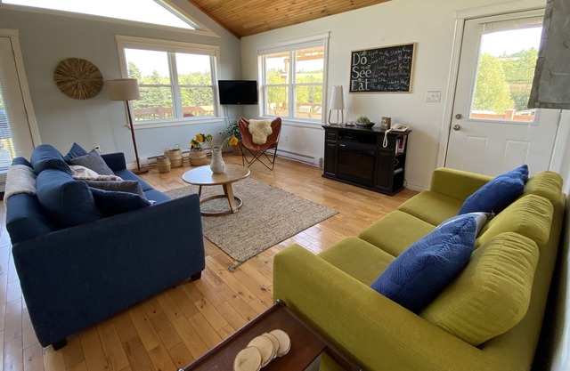 Cozy Cottage With Water View, Kayaks & Hot Tub On The Stanley River
