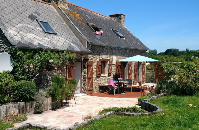 Cozy country home with garden in a quiet location, 10 km from the beach