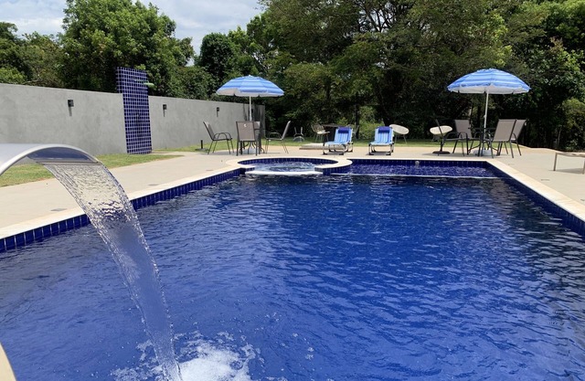 Cozy country house with barbecue area/pool/hydro/waterfall and sun deck