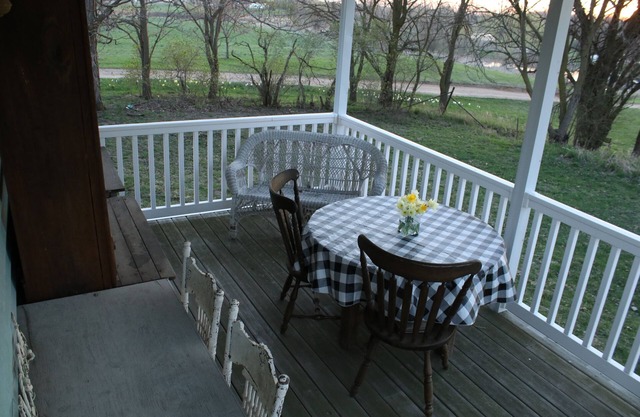 Cozy country "unplugged" upstairs apartment with lots of room for family fun.