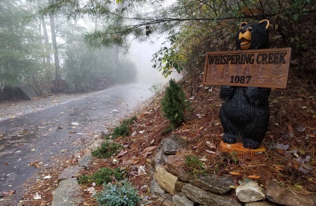 Cozy Creekside Cottage - RELAX by the Creek