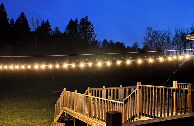 Cozy Crimson Cabin | Chalet w/Glamping in the Backyard and Retro Theme Kitchen!