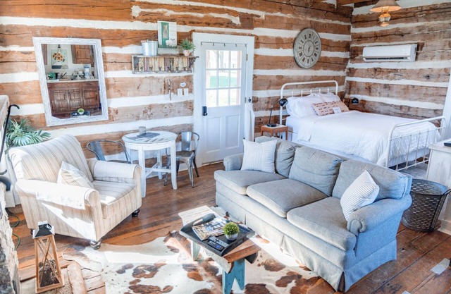 Cozy Crockett's Retreat: Where History Meets Comfort