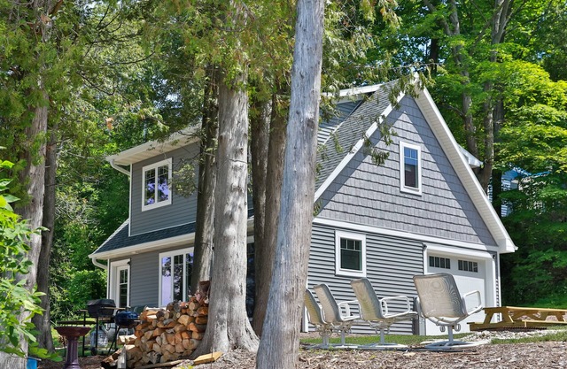 Cozy Door County Beach House with Stunning Sunsets only 35' off the Bay.