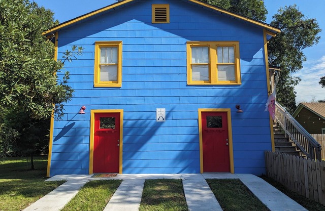Cozy Downstairs Apt Near Downtown,Long-Term Rental