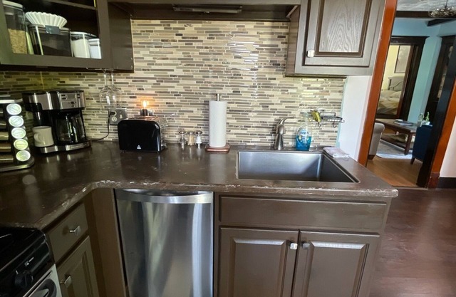 Cozy Downtown Condo in County Seat