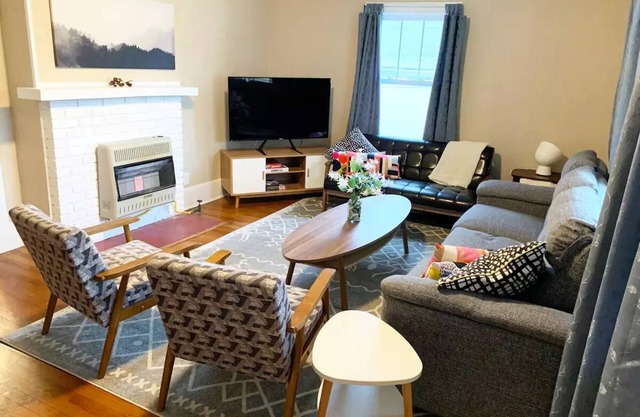 Cozy Downtown Home near NRGnn