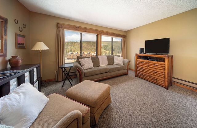 Zephyr Mountain Lodge Park 