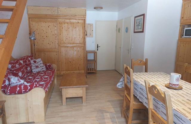 Cozy Duplex, 3 Rooms + Mezzanine, Sleeps 8, East-Facing, 3-Star, Central Valloire
