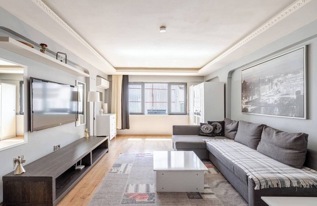 Cozy Duplex Apartment w/Elevator&Patio Near Metro