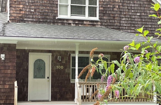 Cozy East Hampton Home - available during Hamptons Film Festival + 10% off