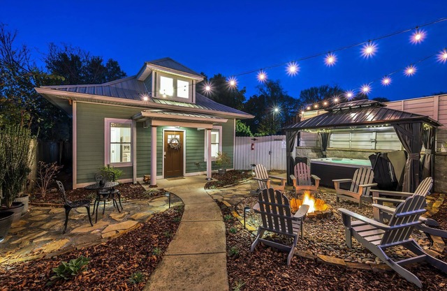 Cozy East Nashville Retreat with Hot Tub, Fire Pit & Outdoor Courtyard