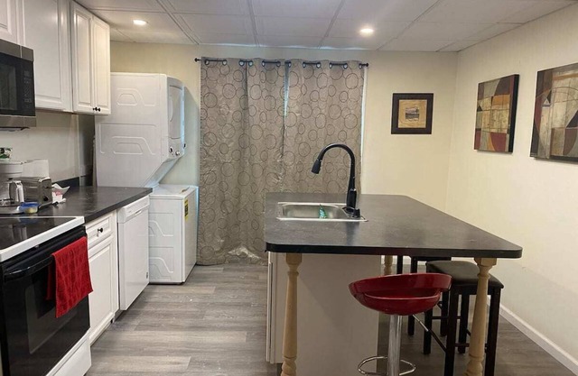 Cozy Entire 2 Bedroom Home Close to Niagara River