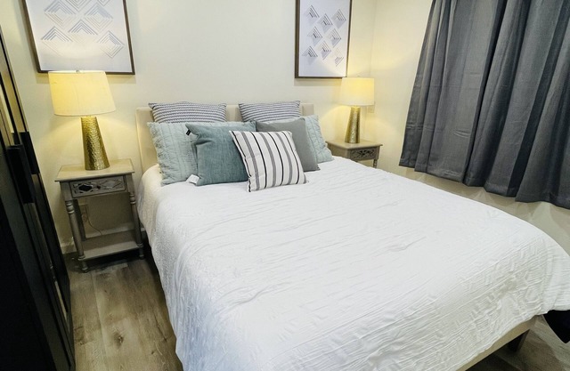 Cozy Entire 3BR Home/Free Parking/Fast WiFi/Family