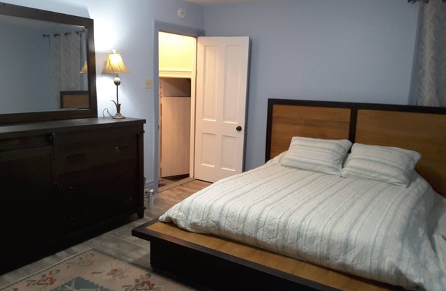 Cozy escape close to downtown, stadiums & parks