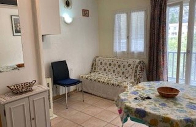 Cozy F2 Apartment with Loggia & Private Parking - 2 Guests - Pet Friendly - Near Thermes