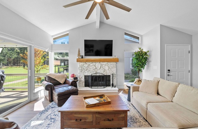 Cozy Fairway Escape - Views, Fast WiFi, EV Ready