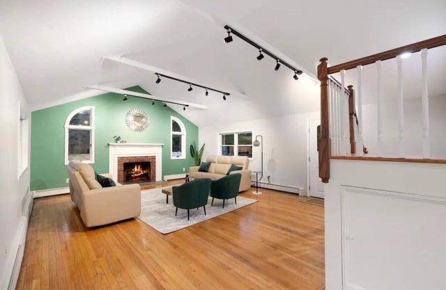 Cozy Fall Home with 4BR and Fireplace & Billiards