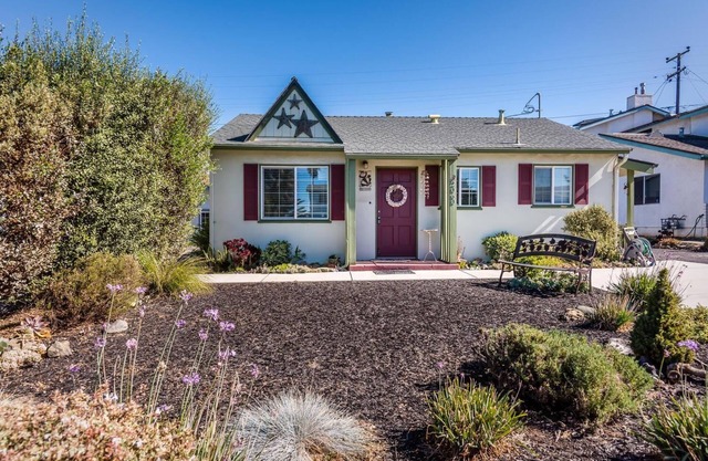 Cozy Family Vacation Home.Winter/Holiday Ready Short Drive To The Beach