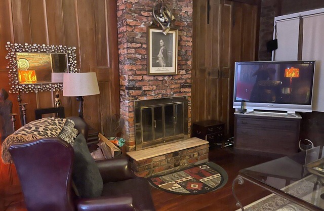 Cozy FQ 3b home, late 1700's Creole Cottage in the heart of the French Quarter.