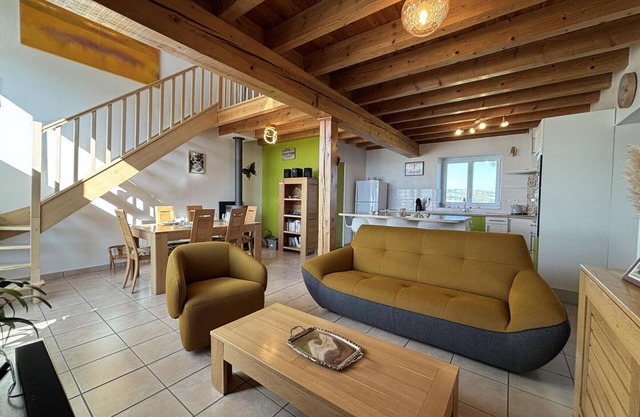 Cozy cottage with enclosed garden in Auvergne