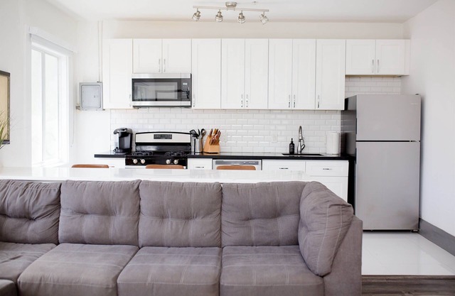 Cozy - full kitchen & 10ft island - 1.2G Wifi