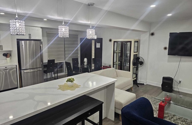 Cozy Fully Furnished Home Exclude Basement
