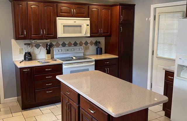 Cozy furnished 2 bdrm apt!n