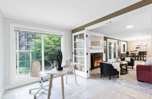 Cozy furnished 3-bedroom pet-friendly rambler in Bellevue