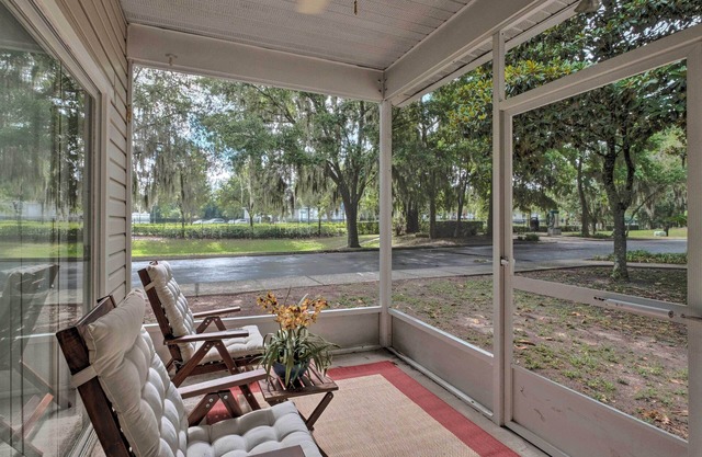 Cozy Gainesville Condo Near Shopping & Dining
