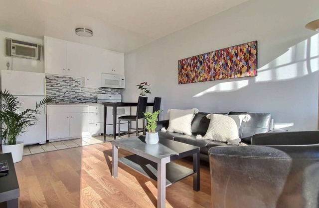 Cozy Gated Community Leimert Park Apt. Travel Nurse Housing/Corporate Rental