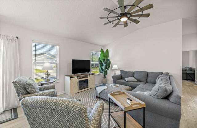 Cozy Gem near Eastport (Golfcart Included)