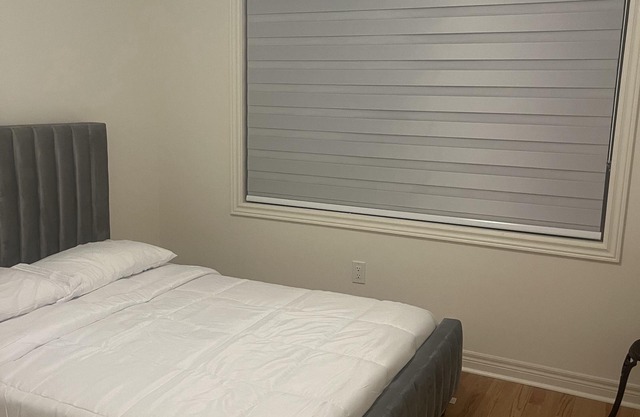 Cozy getaway for a large group. Approximately 4 bedrooms includes basement.
