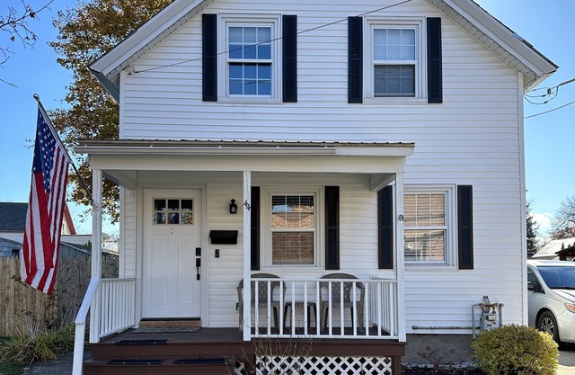 Cozy Glens Falls home away from home 15 minutes from Lake George