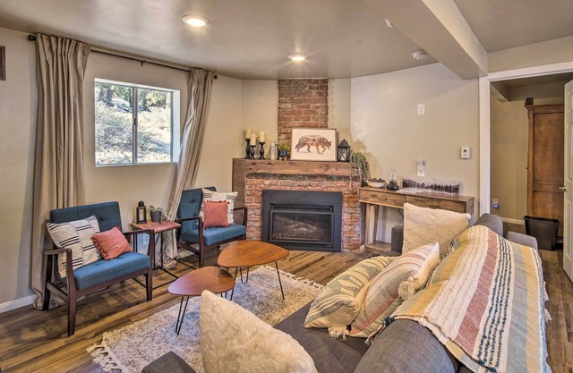 Cozy Green Valley Lake Cabin < 1 Mi to Lake!