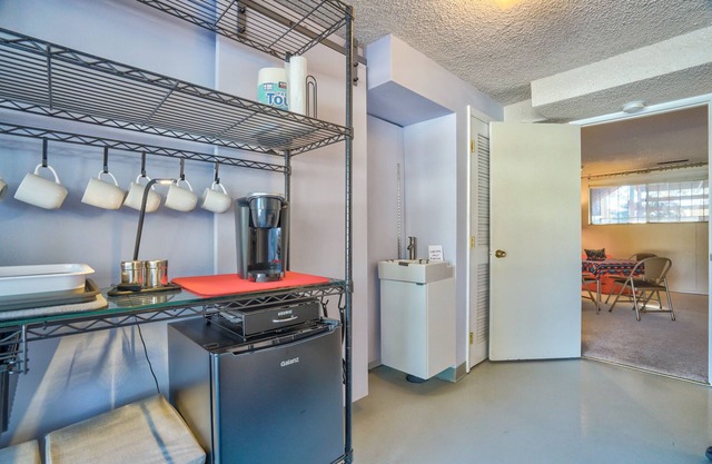 Cozy Ground Floor | Pet Friendly | Work Space