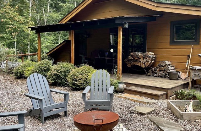 Cozy guesthouse with beautiful Mountain View near the Tallulah River.