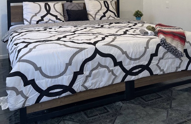 Cozy Guesthouse with king bed in Riverside!