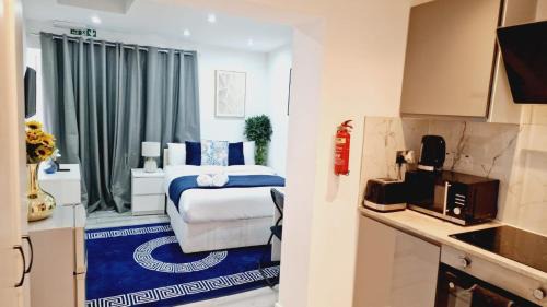 Cozy Harrow Studio with Extra Bed